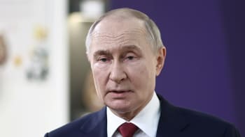 Rusko musí na dronový útok Ukrajiny na letiště reagovat, řekl Putin v telefonátu s Trumpem