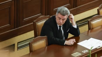 Kolář: Poloprázdná sněmovna je výsměch. STAN nemusí vládu podržet, míní Mlejnek
